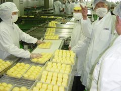 急眼了！奔驰高管怒怼某品牌抹黑、歹意竞赛！说的是谁？